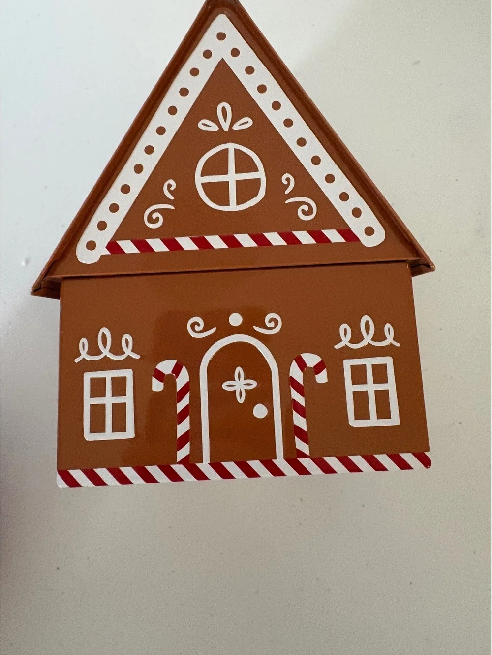 Gingerbread house tin